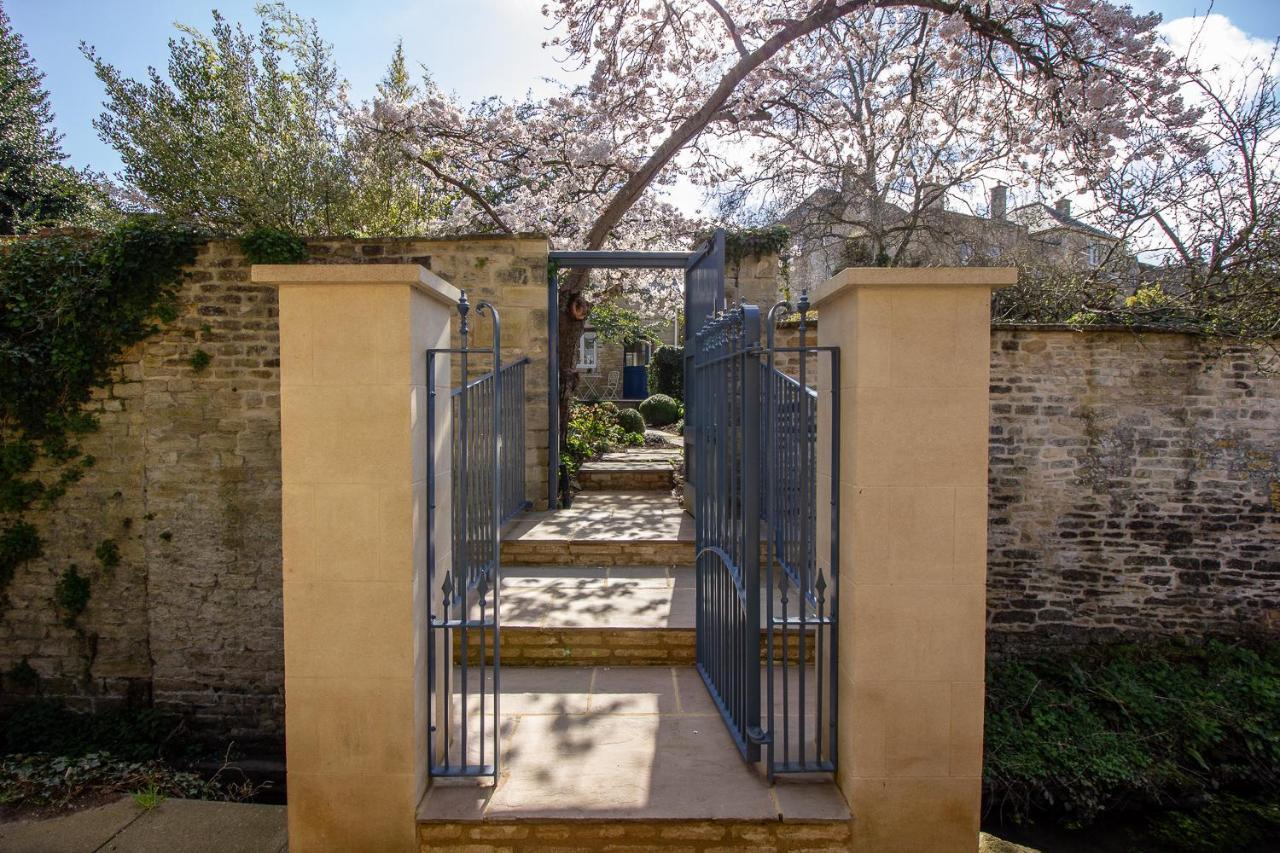 The Potting Shed, 5* Luxury Escape Cirencester Ngoại thất bức ảnh