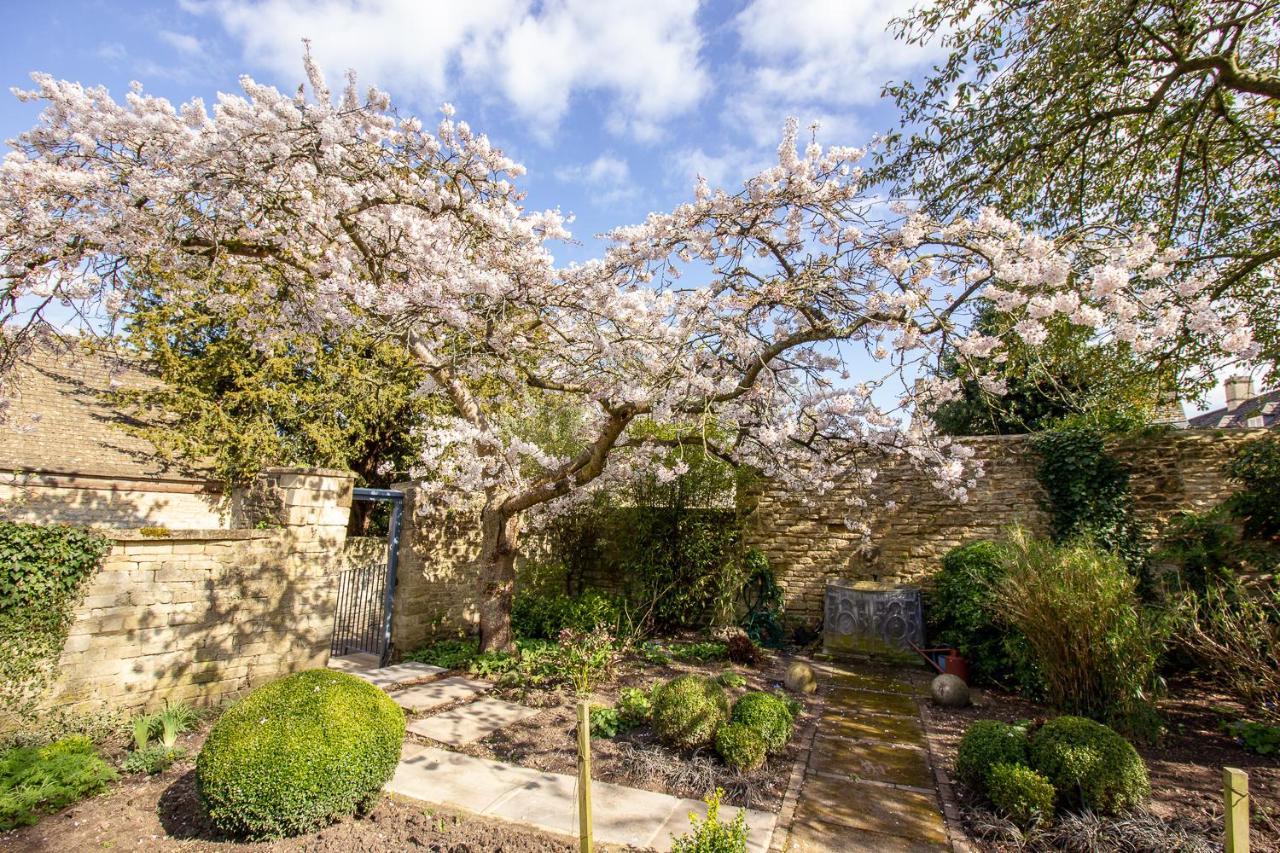 The Potting Shed, 5* Luxury Escape Cirencester Ngoại thất bức ảnh