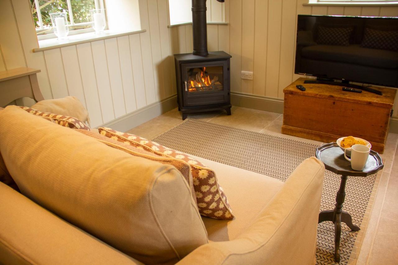 The Potting Shed, 5* Luxury Escape Cirencester Ngoại thất bức ảnh